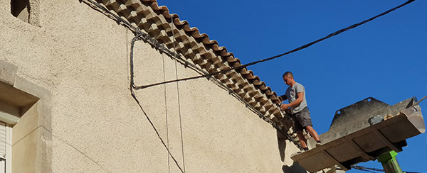 Couvreur dans l’Hérault, MG Charpente & Couverture effectue des travaux de construction, d’entretien et de rénovation dans tout le département. L’entreprise de couverture met des artisans qualifiés à la disposition des particuliers et professionnels. 35