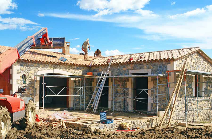 Couvreur dans l’Hérault, MG Charpente & Couverture effectue des travaux de construction, d’entretien et de rénovation dans tout le département. L’entreprise de couverture met des artisans qualifiés à la disposition des particuliers et professionnels. 08